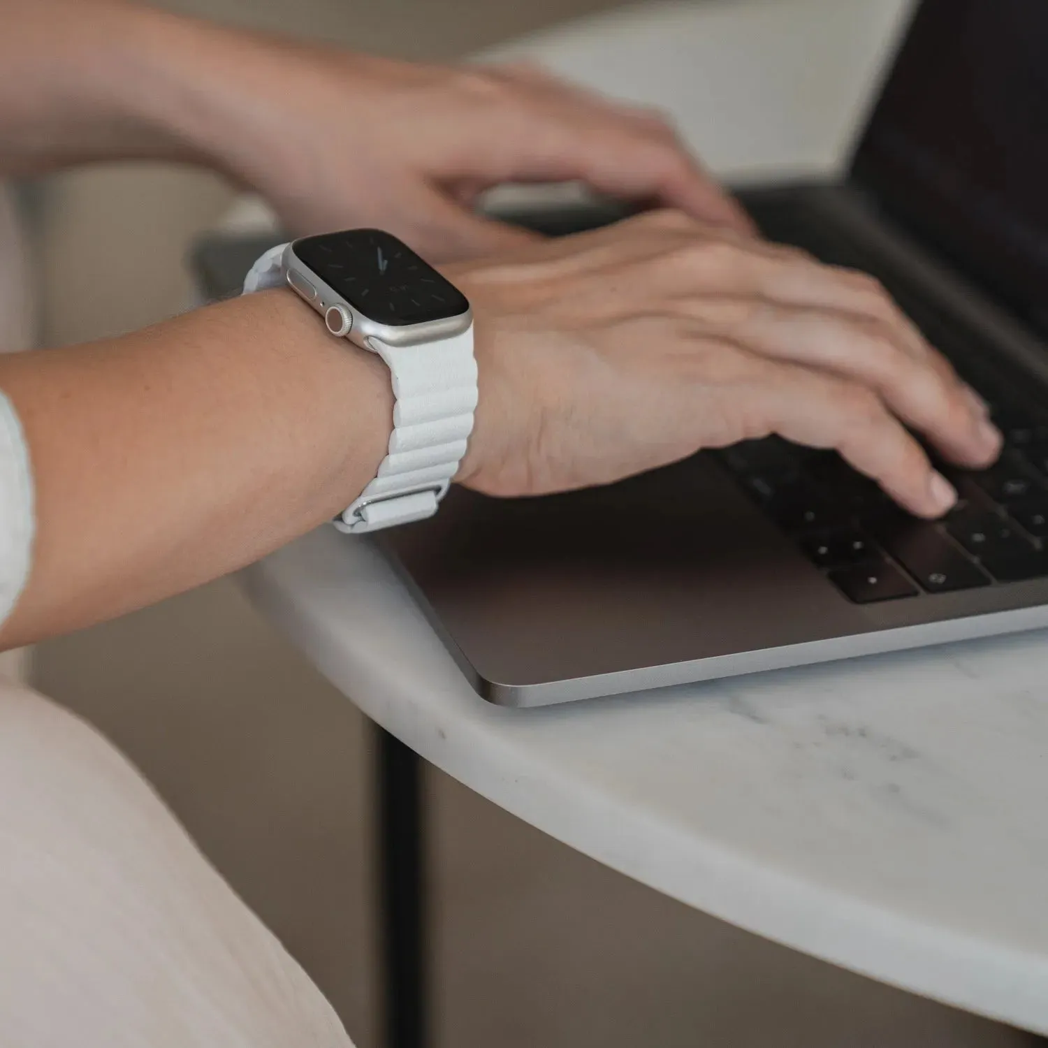 Apple Watch Magnetic Leather Loop