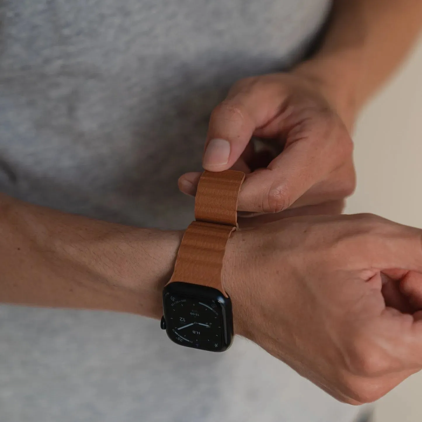 Apple Watch Magnetic Leather Loop